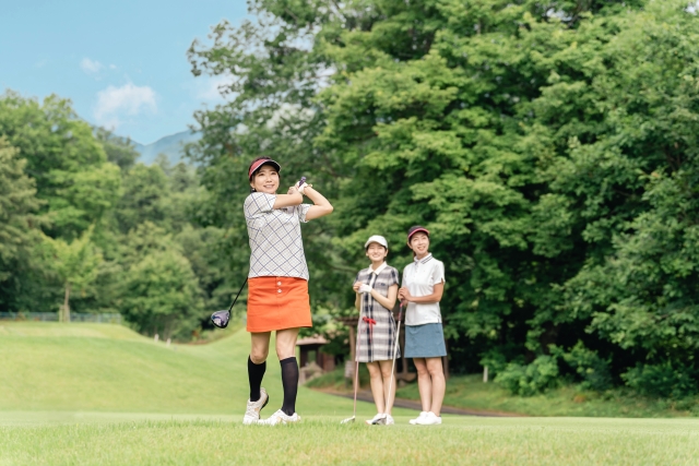 ゴルフ初心者がやりがち｜他の人のティーショット中のマナーとは？